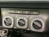 寒い冬も暑い夏も全席に快適な空調を届けてくれる、ダイヤル式エアコンを装備♪
