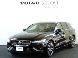 2025年6月登録のボルボXC60ウルトラB5で、最新鋭のハイブリッドカーです。ボディーカラーはオニキスブラックメタリックで、シートはアンバーです。様々なセーフティー機能を装備します。