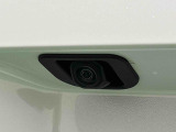 バックカメラ ナビゲーション等を装着した場合には車両の前後左右に搭載した4つのカメラにより、車庫入れや狭い道でのすれ違いをしっかりサポートするパノラマモニター対応カメラが付いてます