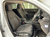 乗降がしやすい運転席。高さが調節できて小柄な方でも運転しやすいポジションをとることができます。