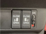 【両側パワースライドドア】両側がパワースライドドアになっており、運転席のスイッチやスマートキーでも開閉が可能です!開口部も広いので乗り降りも楽々♪