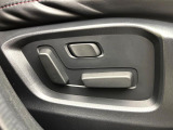 【メモリー機能付きパワーシート】ドライバーごとに設定したシート位置を記憶して、ボタン一つで切り替えできる便利な機能!運転する方が複数名いらっしゃるご家庭におすすめです♪