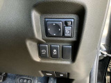 安全装備に関するボタンは運転席周りにまとめて設置されています