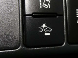 【PCS(プリクラッシュセーフティーシステム】・・・進路上の車両を前方センサーで検出し、衝突の可能性が高いと判断したときに、警報やブレーキ力制御により運転者の衝突回避操作を補助します。