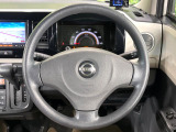 インテリアに合わせたデザインのステアリングは、運転される方のことも考え、運転しやすい形状、大きさです。是非一度、実際に触ってお確かめください。