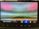 【バックカメラ】運転が苦手な方も車庫入れラクラクです!ギアをリバースに入れれば自動的に切り換わりますので、面倒な操作は不要です♪狭い駐車場もお車を傷つけず安心ですね!