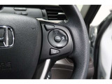 Hondaセンシングの機能のひとつ、アダプティブクルーズコントロール付!アクセルから足を離しても設定したスピードと前車との車間を保ち走行してくれます!車線維持もアシスト☆高速道路で疲労軽減ですね☆