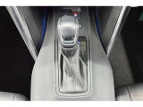 ハイブリッドカーですが運転操作は普通の車と変わりませんのでご安心ください。操作方法はスタッフが説明いたしますのでお気軽にご質問ください