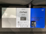スマートキーは鍵をバッグに入れたままでもドアロックの開閉やエンジンのON・OFFができます。夜間や雨の日も鍵を探さなくて良いので便利です。