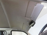 日差しをしっかり遮り快適な運転をサポートします。