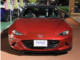 お車選びをお楽しみ頂けるよう、在庫車の展示スペースを十分に確保しております。