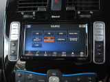 ナビゲーションは純正ナビを装着しております。AM、FM、CD、DVD再生、Bluetooth、ワンセグTVがご使用いただけます。初めて訪れた場所でも安心ですね!