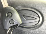【キーレス】少し離れた場所からでもボタン一つでドアの開錠・施錠ができるのでとっても便利!ドアの鍵穴周りに傷をつけることもありません♪