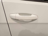&rdquo;Keyless Access&rdquo;によって、ドアハンドルに手をかけるだけでドアロックが解除できます!