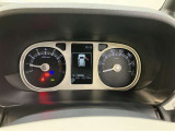 視認性に優れたメーターを採用しており、走行中でも車速や情報が分かりやすく表示されます。運転時の視線移動をむりのない範囲に抑え、快適で安心感のあるドライブをサポートします。
