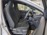 高いホールド性で運転姿勢が安定します。長距離ドライブでも疲れにくいのが魅力です。快適なドライビングライフをお送りください♪