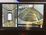 パノラミックビューモニター付きです。車両を上から見たような映像をディスプレイオーディオ画面に表示。運転席からの目視だけでは見にくい、車両周辺の状況をリアルタイムでしっかり確認できます。