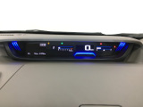 メーターも見易いレイアウトなので安心ドライブをサポートします。