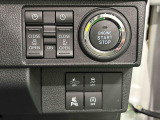 様々な車両情報を表示できるTFTマルチインフォメーションディスプレイを中央に配した視認性の高い大型2眼メーターです