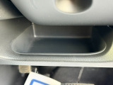 運転席周辺の収納も充実したドライバーズロアポケット。細かな使い勝手にも配慮されています。
