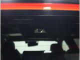 デジタルインナーミラー用カメラ及びリヤ用ドライブレコーダーカメラは、バックドアガラスの上部中央に設置されています。