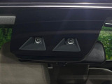 【スマートアシスト】走行中に前方の車両等を認識し、衝突しそうな時は警報とブレーキで衝突回避と被害軽減をアシスト。より安全にドライブをお楽しみいただけます。