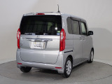 プライバシーガラスが装備されています。外を見るときには気にならずに、後方車両からは車内が見えにくい設計です、周りを気にせず、快適に運転できますよ。