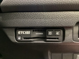 ハンドルの右下にETC2.0がついています。高速道路の料金所の通過も楽々です!。 カードの取り出しもしやすい場所についています。