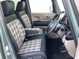 乗降がしやすい運転席。高さが調節できて小柄な方でも運転しやすいポジションをとることができます。