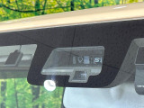 【スズキ セーフティサポート】走行中に前方の車両等を認識し、衝突しそうな時は警報とブレーキで衝突回避と被害軽減をアシスト。より安全にドライブをお楽しみいただけます。