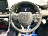 【純正革巻きステアリング】上質な革を使用することで、手にしっかり馴染みとても運転しやすいハンドルです♪