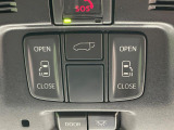 【両側パワースライドドア】スマートキーや運転席のスイッチで後席両側スライドドアの開閉が可能♪電動だから力を入れてドアを開ける必要が無く、小さなお子様でも簡単に開け閉めでき快適です♪