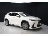 LEDヘッドランプにはアダプティブハイビームシステム「AHS」を採用。光検出カメラで車両検出をし、先行車や対向車に直接ハイビームを当てないように部分遮光します。