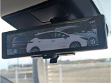 スマートルームミラーは室内の荷物などで後方の視界が遮られても、カメラの映像を直接ルームミラーに表示することができ、視界を確保できます。