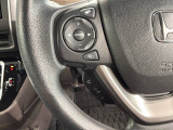 ステアリングにオーディオ操作スイッチが付いています。オーディオ画面に直接タッチしなくても操作が出来ますので、運転に集中できます。