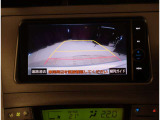 バックモニター付き。駐車の際のサポートとなり、必須アイテムのひとつですよね。それでも、バックする際は必ずご自身の目で確認をしてください。