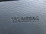 運転席にSRS二-エアバッグを採用 下肢の障害を軽減ことができます