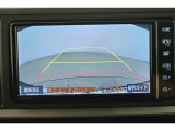 バックガイドモニターで、後方を確認しながら安心して駐車することができます。運転初心者も熟練者も必須の機能ですよ!