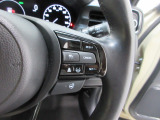 Hondaセンシングの機能のひとつ、アダプティブクルーズコントロール付!アクセルから足を離しても設定したスピードと前車との車間を保ち走行してくれます!車線維持もアシスト☆高速道路で疲労軽減ですね☆