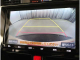 バックガイドモニターで、後方を確認しながら安心して駐車することができます。運転初心者も熟練者も必須の機能ですよ!