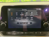 【メーカー純正ナビ】インテリアに溶け込むスタイリッシュな「専用設計」メーカーナビを装備♪視認性や操作性など基本性能にも優れ、より上質なカーライフをお楽しみいただけます。