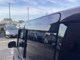 人気の用品、ドアバイザーが装着されております。雨の日でも換気が出来て本当に便利です!