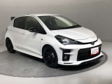 車の下廻りもリフトに上げて認定検査員が、細部までチェックをしています。安心してお乗りいただけるトヨタ認定中古車です。