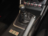 フロア6速マニュアル車です。