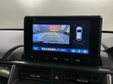 リバースギアに入れるだけで後方の表示へ切り替わります。夜間や雨の日の駐車も楽になりますよ。