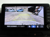 バックカメラの画像です。ガイドラインがスムースな車庫入れをサポートいたします。車庫入れの安心感がアップしますね。