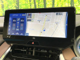 【12.3インチワイドナビ】高級感とインパクトのある大型ワイドナビを装備。各種オーディオ操作はもちろん、横長ワイド画面でのマップ2分割表示など、利便性も高いナビです♪