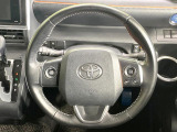 【純正革巻きステアリング】上質な革を使用することで、手にしっかり馴染みとても運転しやすいハンドルです♪