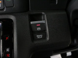 【電子パーキングブレーキ】電子制御のパーキングブレーキと、信号待ちや渋滞に便利なオートブレーキホールドを装備しております。ブレーキペダルから足を離しても自動的に停車状態を保持してくれる便利な機能です