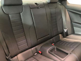 ご納車前に、リア3面にプライバシーフィルムの施行も可能です。荷物の盗難防止、UVカット等の効果があります。プロが選ぶ高耐久、高品質なフィルムは種類も豊富で仕上がりも非常に綺麗です。